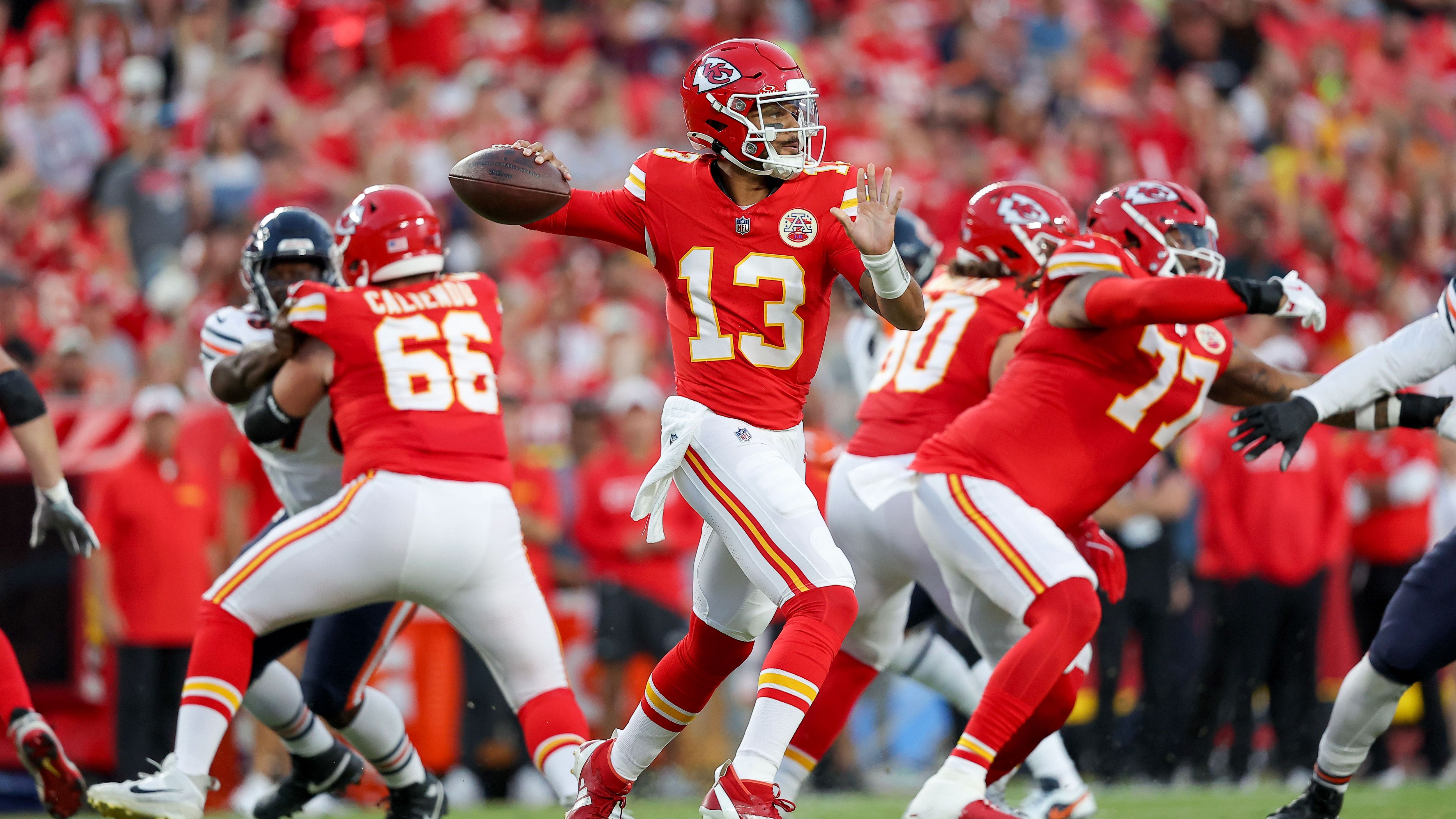 <strong>Kansas City Chiefs: 6 Prime-Time-Games</strong><br>- vs. Baltimore Ravens (5. September, Sunday Night)<br>- @ Atlanta Falcons (22. September, Sunday Night)<br>- vs. New Orleans Saints&nbsp;(7. Oktober, Monday Night)<br>- vs. Tampa Bay Buccaneers (4, November, Monday Night)<br>- vs. Las Vegas Raiders (29, November, Thursday Night)<br>- vs.. Los Angeles Chargers (8. Dezember, Sunday Night)