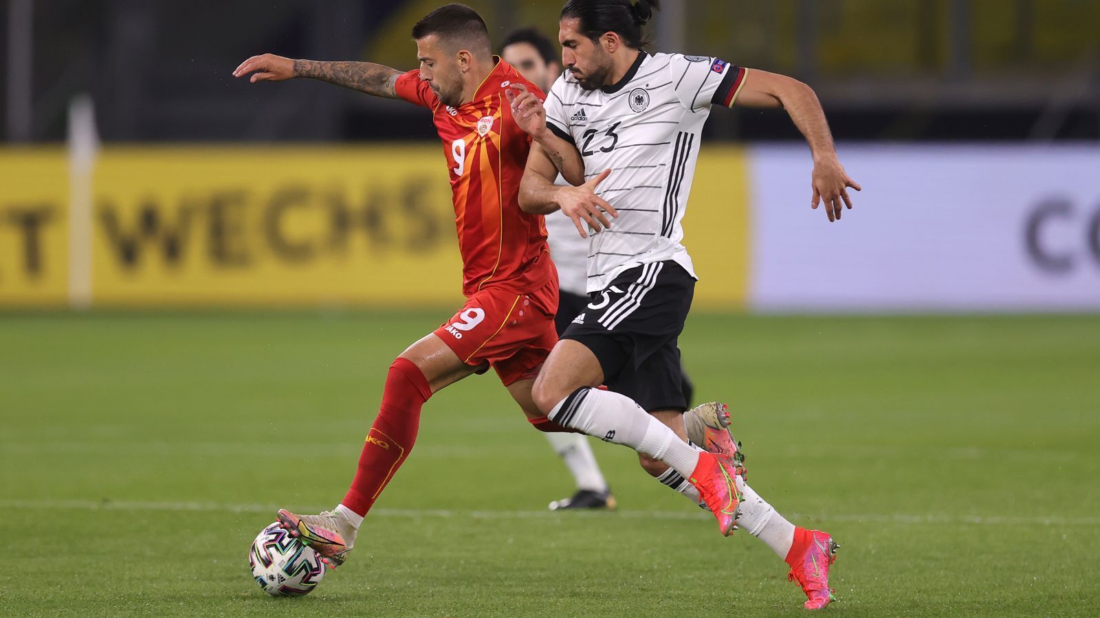 
                <strong>Emre Can </strong><br>
                In Dortmund bewies der gelernte Mittelfeldspieler Emre Can zuletzt, dass er auch in der Verteidigung eine gute Figur macht. Ob der 33-malige A-Nationalspieler so auch eine Option für Löws EM-Defensive ist? 
              