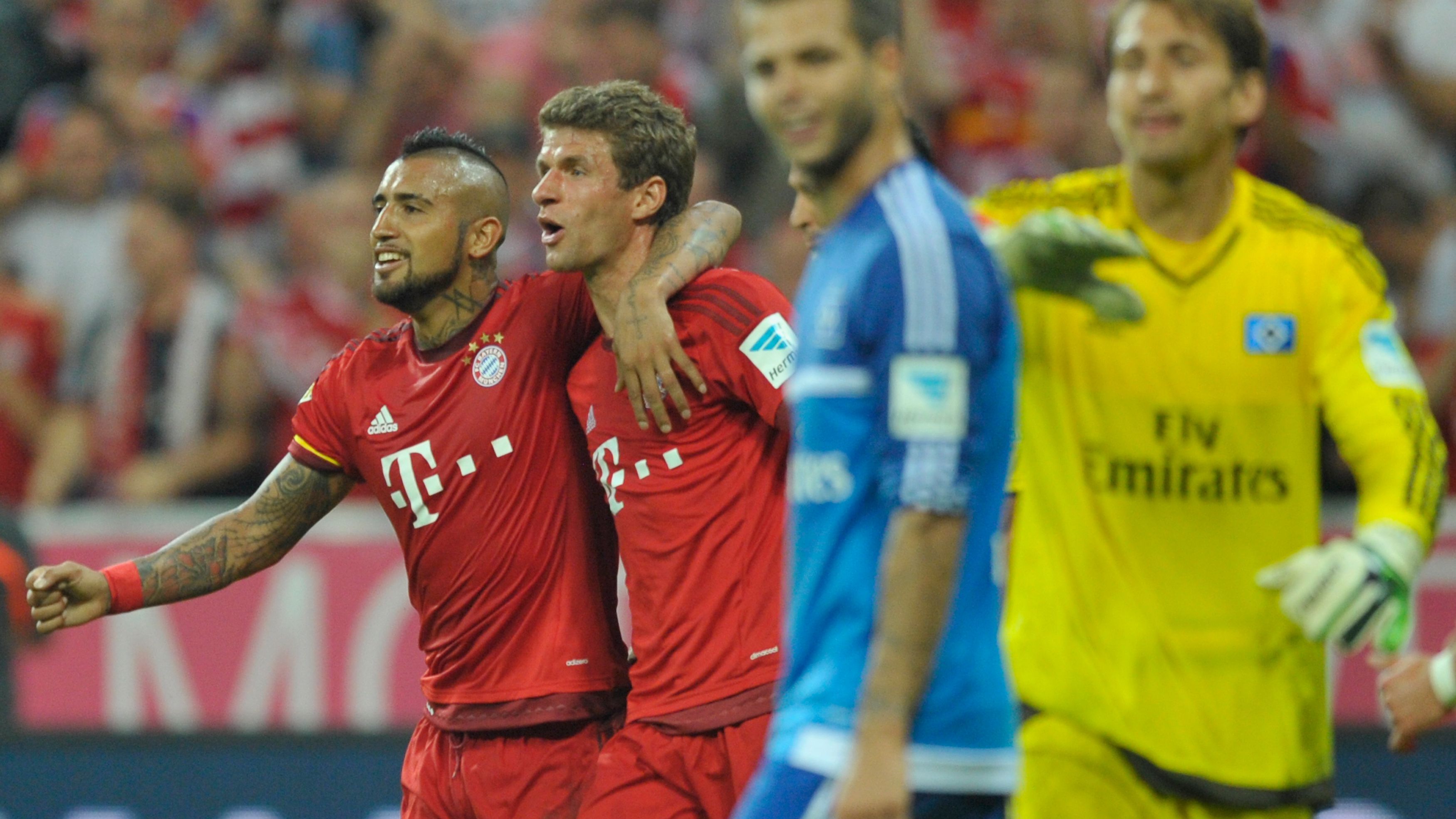 <strong>FC Bayern München - Hamburger SV 5:0 (14. August 2015)</strong><br>In der Saison 2015/16 gab es das Traditionsduell direkt am ersten Spieltag - mit dem gewohnt deutlichen Ausgang. Die Gastgeber siegten in der Allianz Arena mit 5:0, allerdings gelang es den Hamburgern dieses Mal zumindest etwas länger, das Ergebnis erträglich zu gestalten. Bis zur 69. Minute stand es "nur" 2:0 für den FCB, erst in der Schlussphase wurde es durch zwei Tore von Thomas Müller und einem Tor von Douglas Costa deutlich.