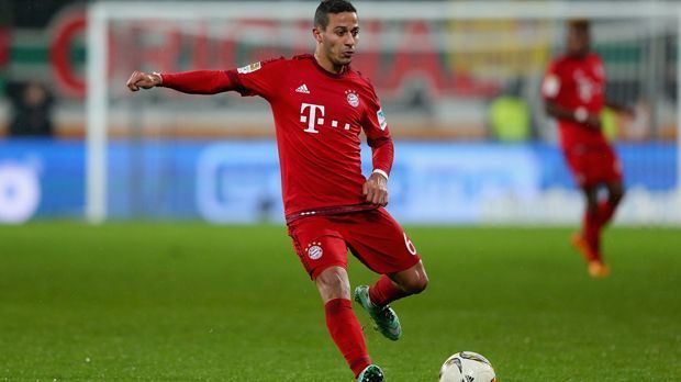 
                <strong>Thiago</strong><br>
                Platz 5: Thiago (FC Bayern München) - 575 Tage verletzt (100 Spiele verpasst wegen u.a. Syndesmosebandriss, zwei Innenbandanrissen und einem Innenbandriss im Knie)
              