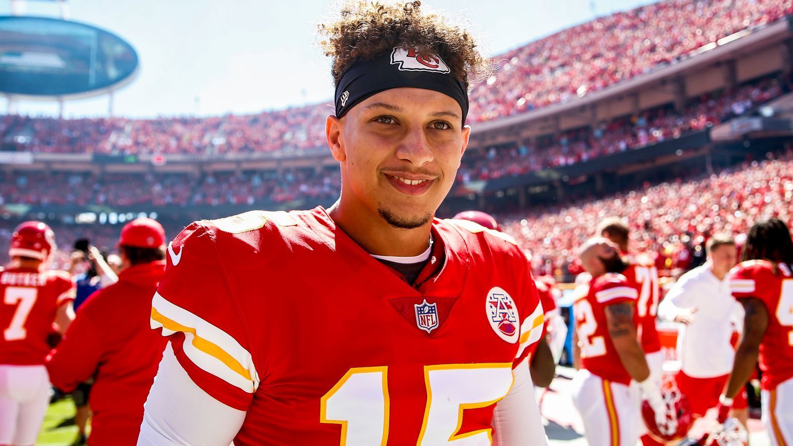 
                <strong>Patrick Mahomes' Gehalt 2024</strong><br>
                37.950.000 Dollar- Grundgehalt: 2.500.000 - Rosterbonus: 34.900.000 - Workout Bonus: 550.000
              