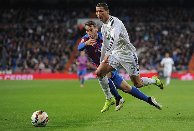 
                <strong>Platz 5: Cristiano Ronaldo - 33,6 km/h</strong><br>
                Auch der aktuelle Weltfußballer liegt "nur" auf Platz fünf der schnellsten Dribbler des Planeten. Trotzdem sehen die meisten Gegenspieler nur seine Hacken ...
              