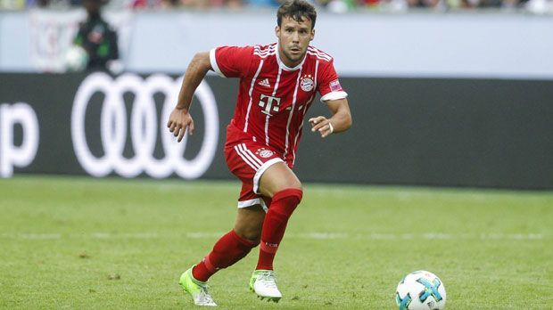 
                <strong>Juan Bernat (FC Bayern München)</strong><br>
                Bereits nach 30 Minuten musste Juan Bernat im Spiel gegen den AC Milan im International Champions Cup den Platz verlassen. Der 24-Jährige reiste ab und wurde in München untersucht. Die Diagnose: Syndesmoseriss. Bernat wurde umgehend operiert und fehlt dem FC Bayern voraussichtlich mehrere Monate.
              