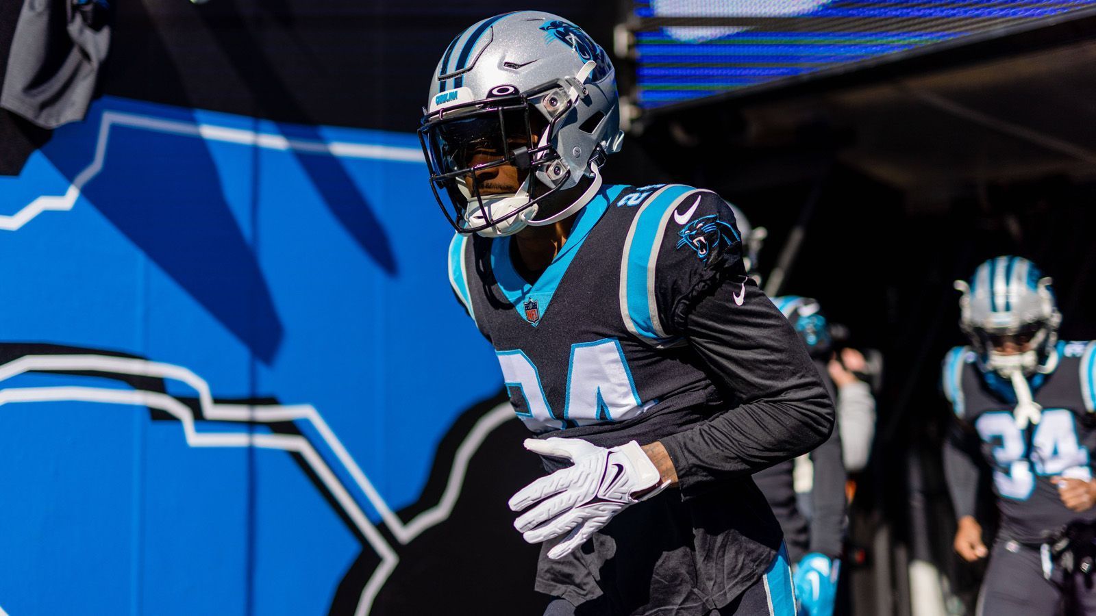 
                <strong>Pick 9: CJ Henderson (Cornerback, Carolina Panthers)</strong><br>
                Gehalt mit der Fifth-Year-Option: 11,514 Millionen US-Dollar (Option nicht gezogen)
              