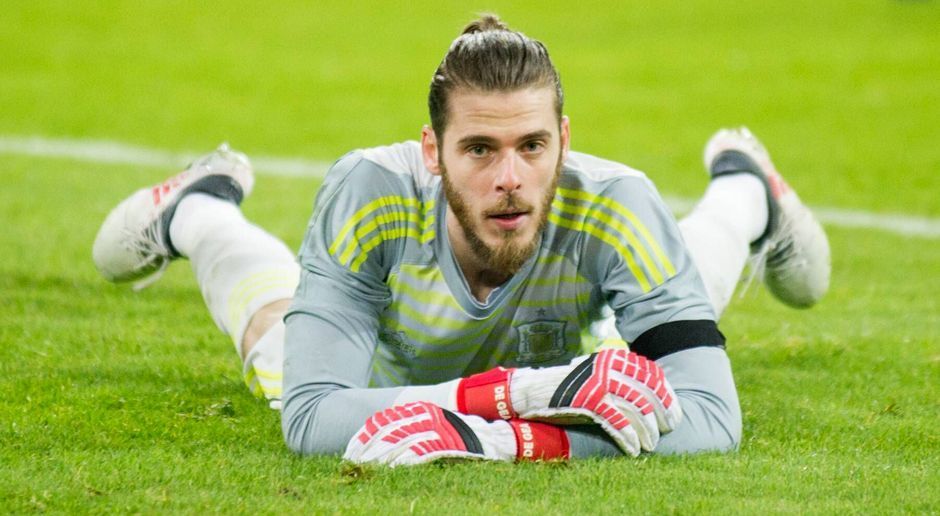 
                <strong>Tor: David de Gea (Manchester United)</strong><br>
                Für viele Experten ist David de Gea aktuell der beste Keeper der Welt. Der 27 Jahre alte spanische Natioaltorhüter verpasst kein Punktspiel und kassiert in dieser Saison bislang die zweitwenigsten Gegentore. 16 Mal spielt er zu null. 
              