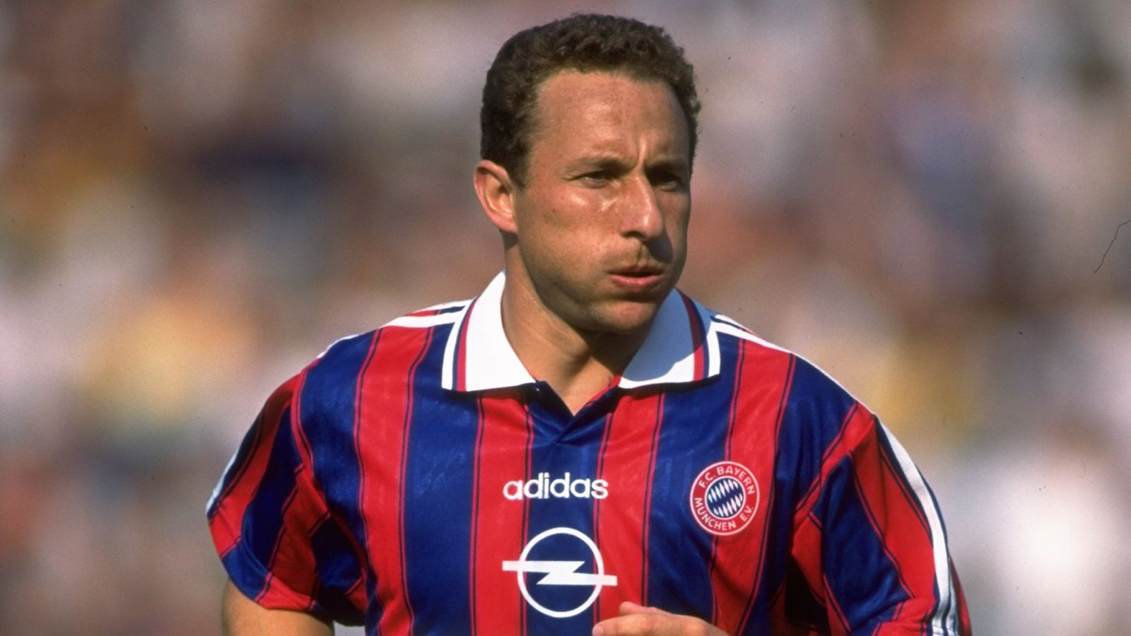 
                <strong>Jean-Pierre Papin</strong><br>
                Beim FC Bayern: Juli 1994 bis August 1996Verpflichtet vom: AC Mailand (2,75 Millionen Euro Ablöse)Spiele/Tore für den FC Bayern: 40/6Erfolge beim FC Bayern: UEFA-Cup-Sieger 1996
              