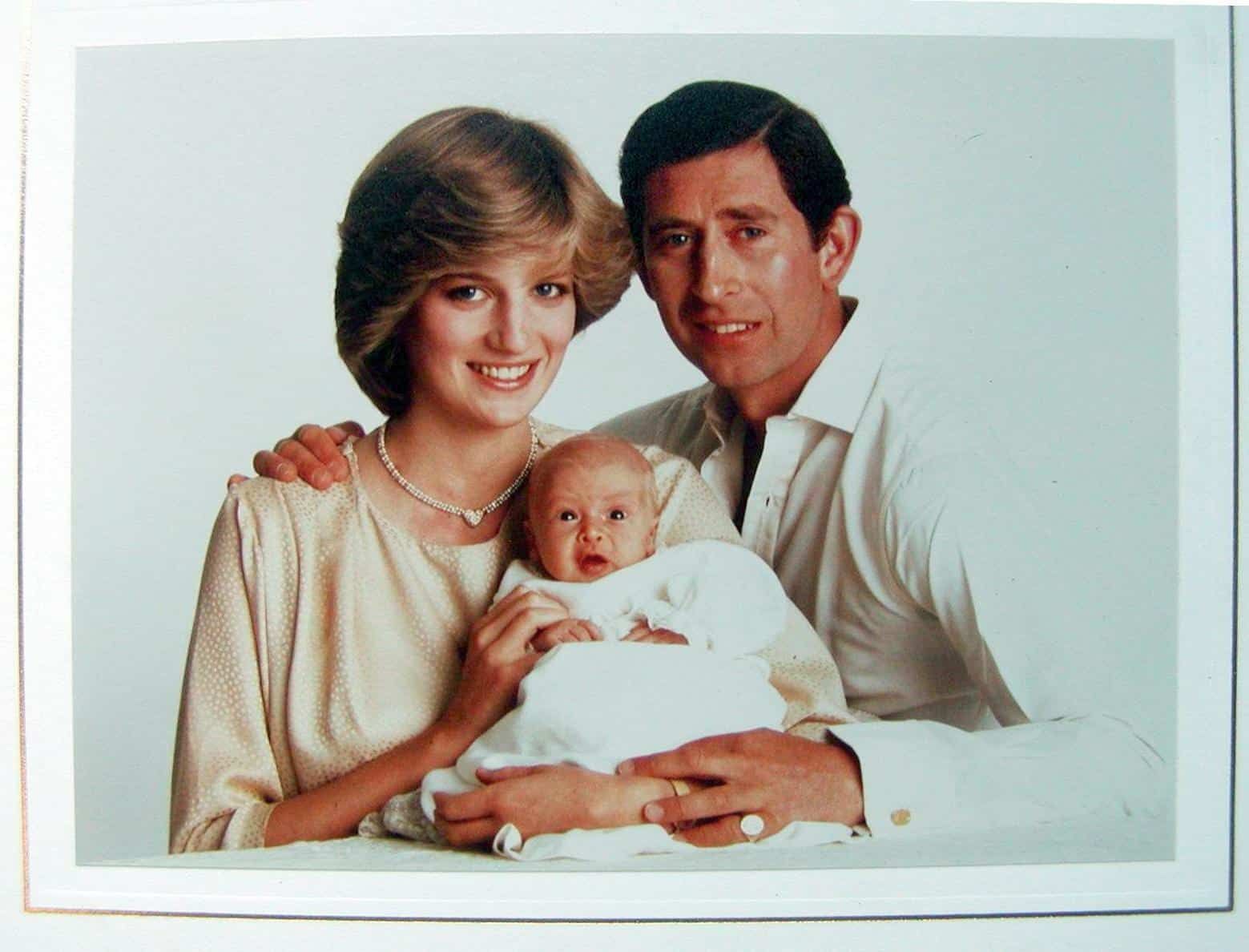 Die Weihnachtskarte von Diana und Charles 1982 zeigt ein Familienbild mit ihrem ersten Sohn William
