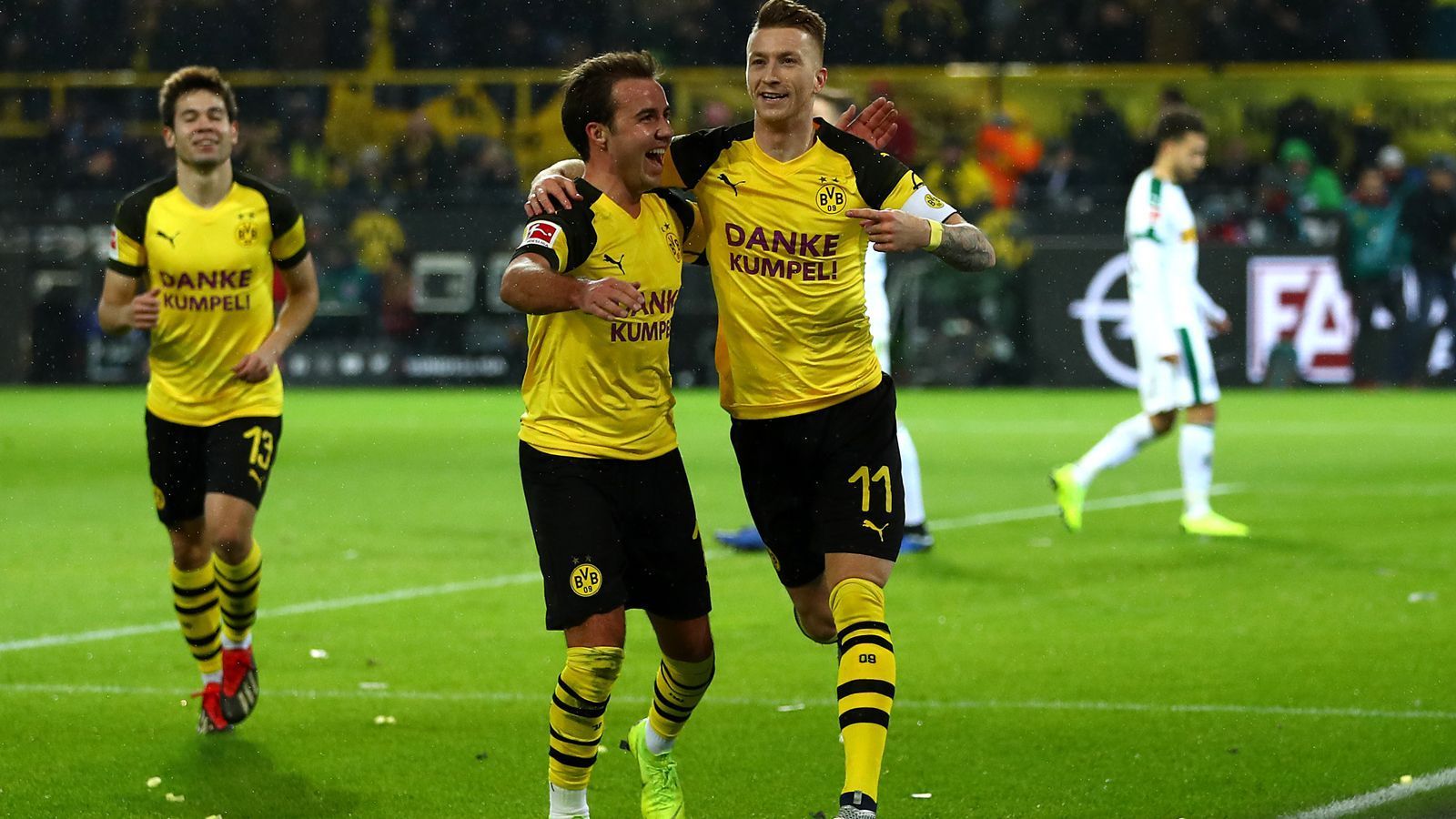 
                <strong>Einzelkritik: Borussia Dortmund - Borussia Mönchengladbach</strong><br>
                Borussia Dortmund setzt sich im Spitzenspiel gegen Borussia Mönchengladbach letztendlich verdient mit 2:1 durch und distanziert die Fohlen somit in der Tabelle. ran.de präsentiert die Noten zum Spiel in der Einzelkritik.
              