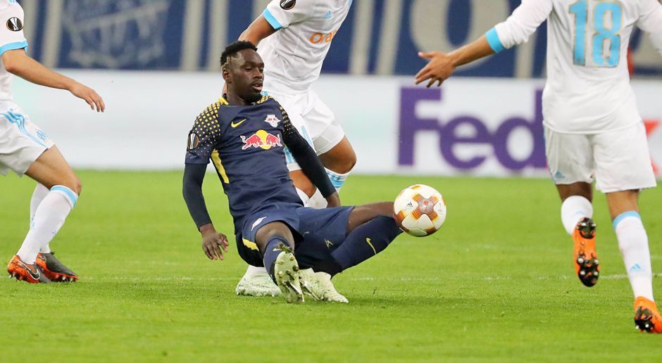 
                <strong>Jean-Kevin Augustin</strong><br>
                Der Stürmer wirbelt die Abwehr der Franzosen immer wieder durcheinander. So legt er auch - wenn auch eher unfreiwillig - das 1:0 durch Bruma auf. Wehrt sich nach Kräften - und das erfolgreich: Mit einem feinen Schlenzer bringt er Leipzig wieder auf 2:3 heran. ran-Note: 2
              