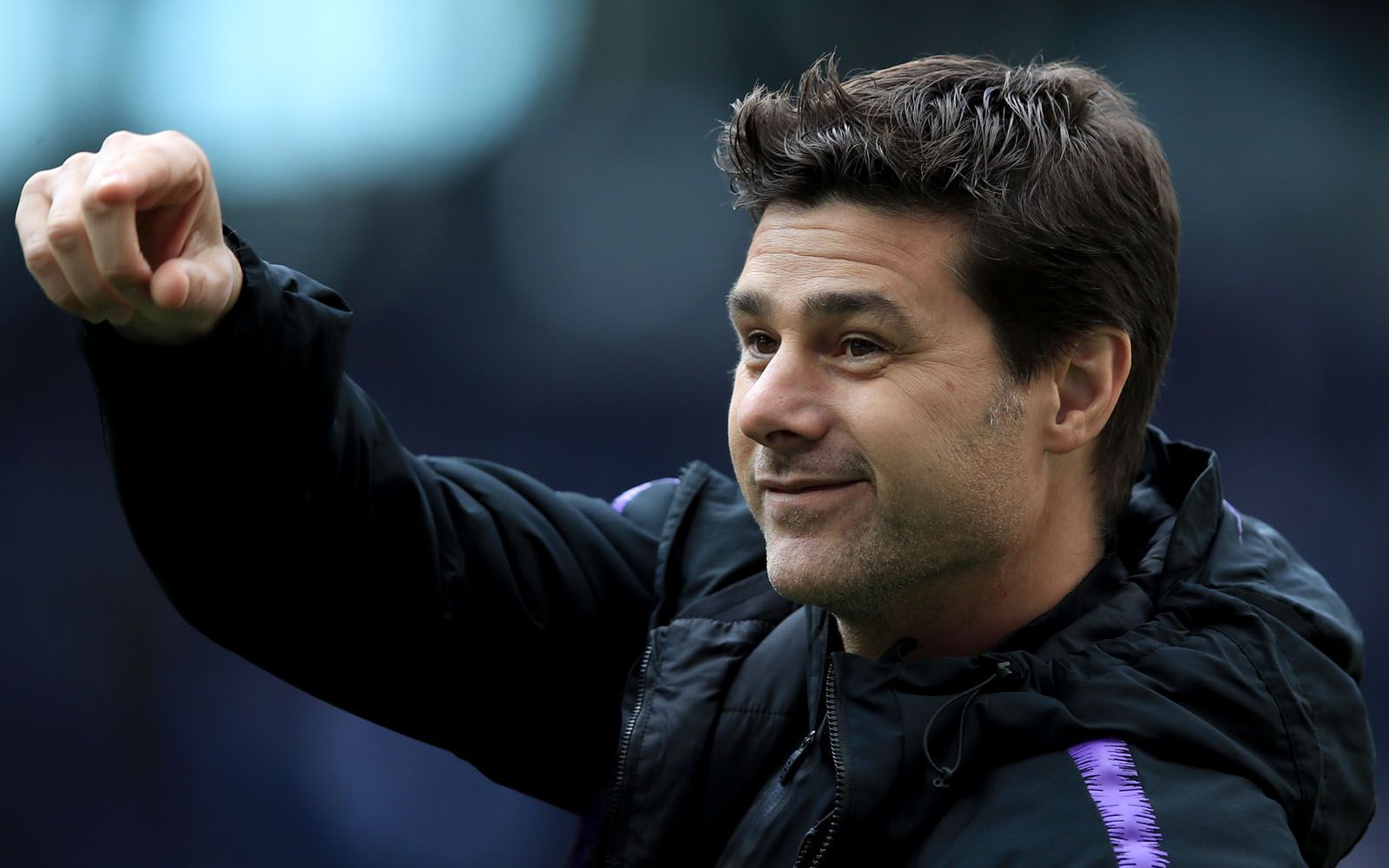 
                <strong>Mauricio Pochettino</strong><br>
                Der Argentinier bringt sich mit seiner guten Arbeit in England auf die Kandidatenliste der Juve-Bosse. Er trainiert derzeit Tottenham Hotspur, mit denen er zuletzt das Champions-League-Finale erreichte, wo er auf Jürgen Klopp und den FC Liverpool trifft. Seit 2014 arbeitet der 47-Jährige in London. Allerdings fehlt Pochettino bislang ein großer Titel mit seinem Klub. Fraglich, ob die erfolgsverwöhnten Juve-Bosse eine ähnliche Geduld mit Pochettino aufbringen, wenn es bei Juve nicht auf Anhieb mit Titeln klappen sollte.  
              