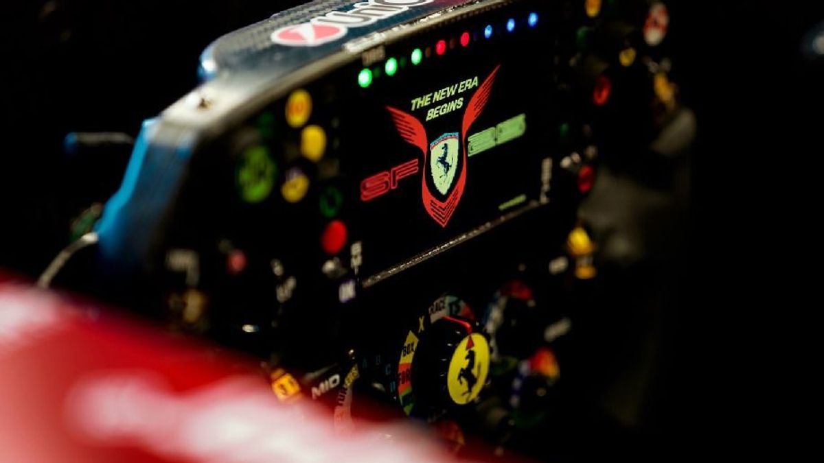 Blick ins Cockpit: Ein modernes Ferrari-Lenkrad aus der Formel 1
