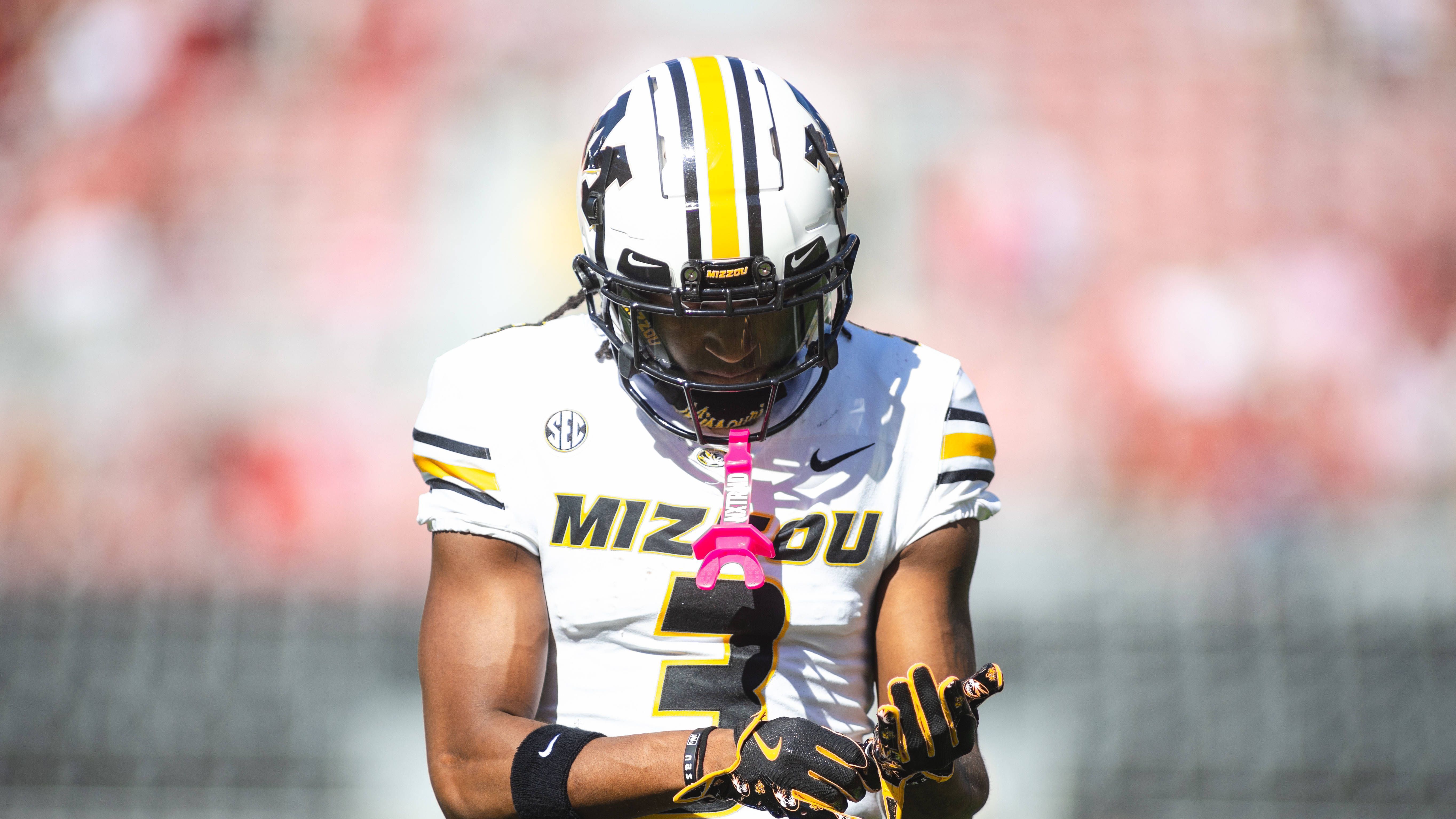 <strong>Luther Burden III (Missouri Tigers): Schwächen</strong><br>Die Leistungskurve bei Burden III zeigt im Saison-Vergleich allerdings nach unten. Auf 1.212 Yards in 2023 folgten 676 Yards in 2024. Gleichzeitig machte die gesamte Offensive der Tigers eine Rolle rückwärts im vergangenen Jahr, auch Quarterback Brady Cook strauchelte.