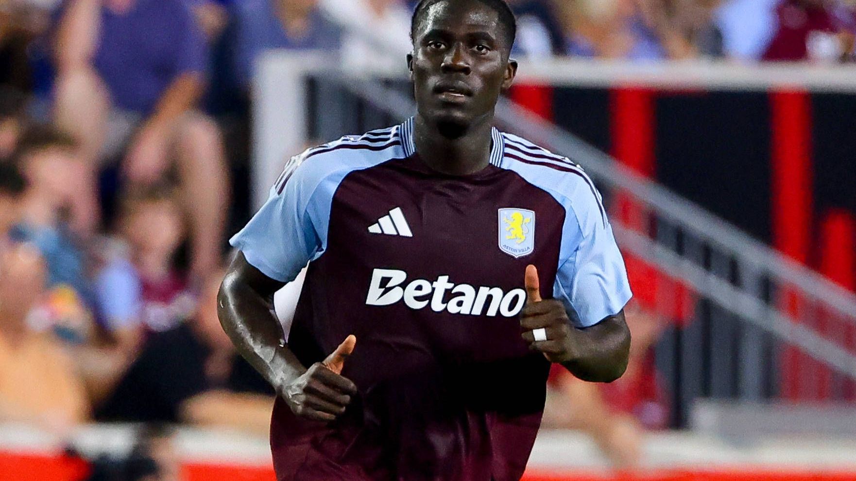 <strong>Platz 6: </strong><strong>Amadou Onana</strong><br>Ablösesumme: 59,35 Millionen Euro<br>Aufnehmender Verein: Aston Villa<br>Abgebender Verein: FC Everton