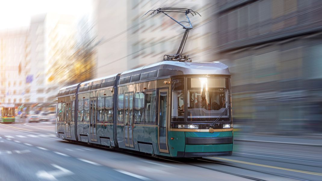 In Würzburg (Bayern) sind am frühen Montagmorgen drei Straßenbahnen kollidiert. (Symbolbild)