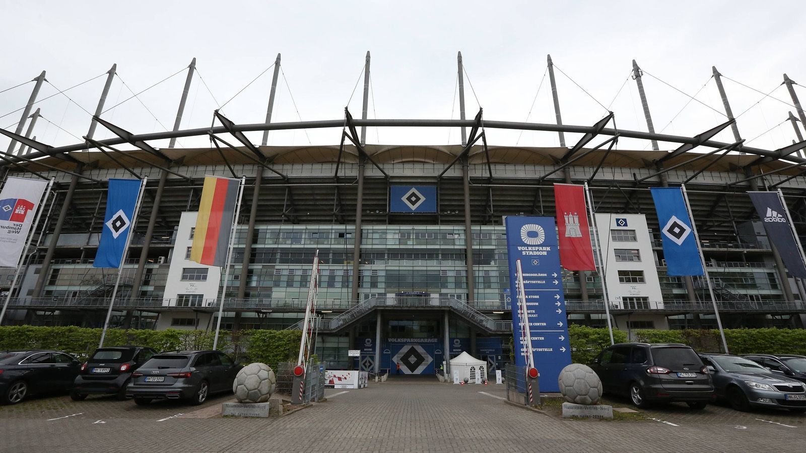 
                <strong>Volksparkstadion (Hamburger SV)</strong><br>
                &#x2022; Kapazität: 57.000<br>&#x2022; Sitzplätze: 47.000<br>&#x2022; Stehplätze: 10.000<br>&#x2022; Logen: 50<br>
              