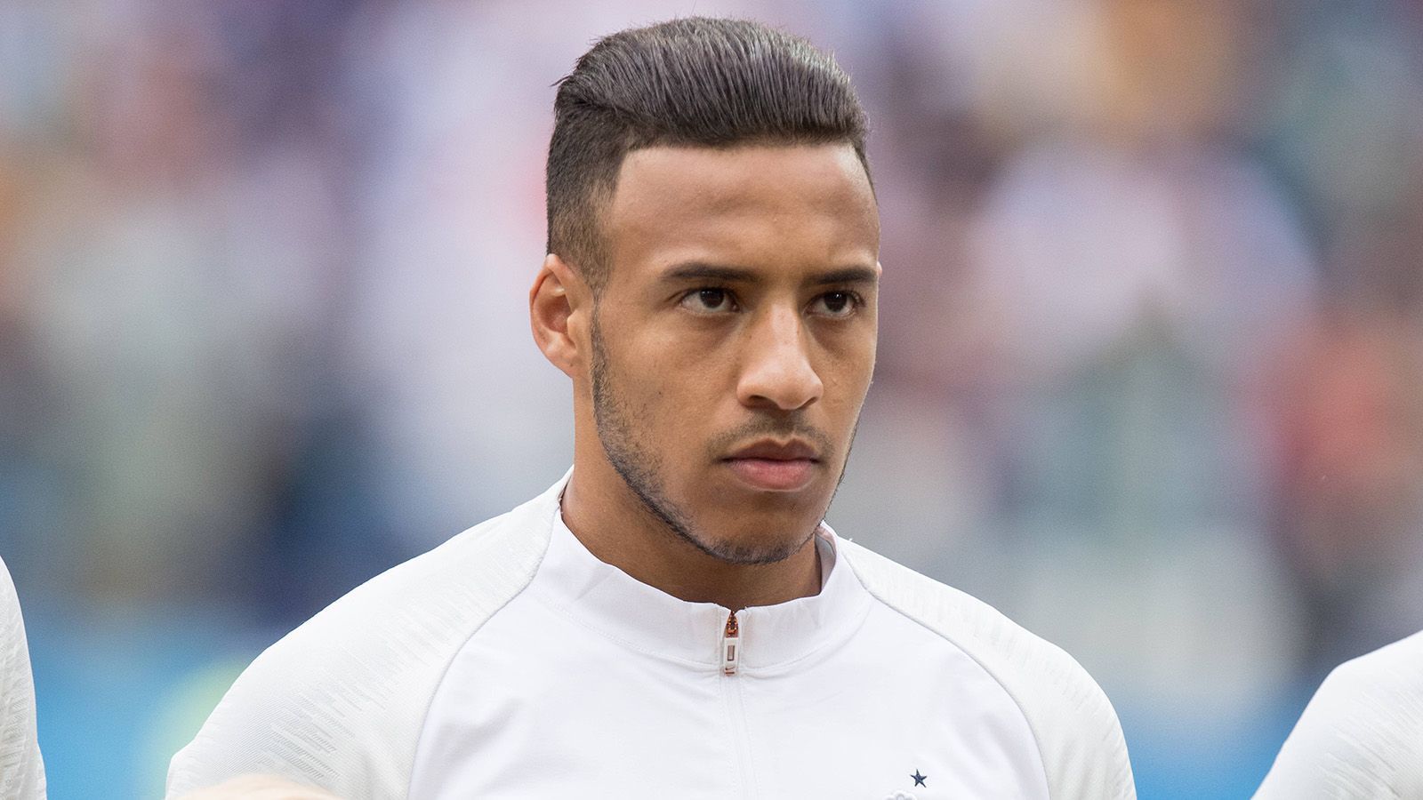 
                <strong>Corentin Tolisso (Frankreich)</strong><br>
                Der Rekordtransfer der Bayern: Corentin Tolisso kam 2017 für 41 Millionen Euro von Olympique Lyon zu den Bayern und absolvierte in seiner Debütsaison 26 Bundesligaspiele. Für Frankreich kommt er meistens von der Bank, durfte aber im Viertelfinale gegen Uruguay von Anfang an spielen, als Matuidi gelbgesperrt ausfiel. 
              