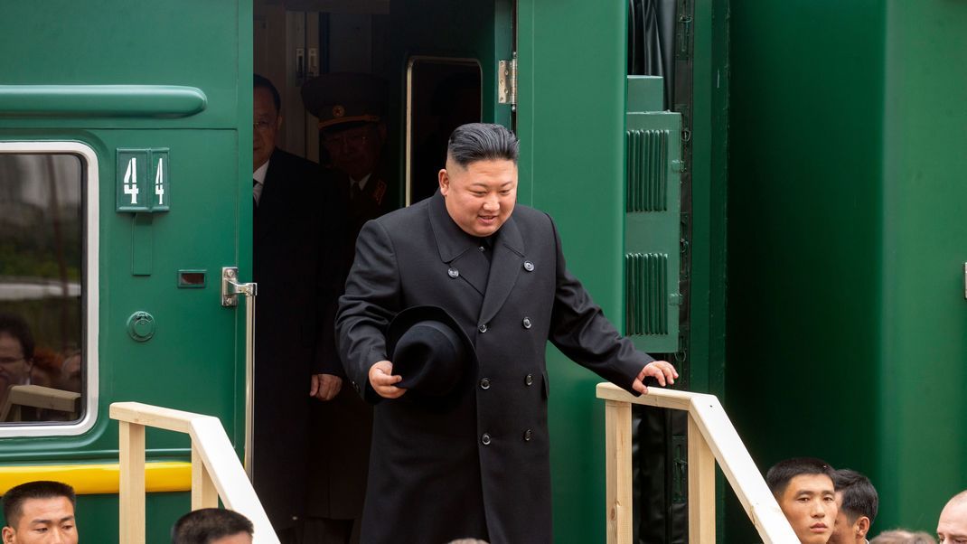 Kim Jong Un im gepanzerten Zug seiner Familie.