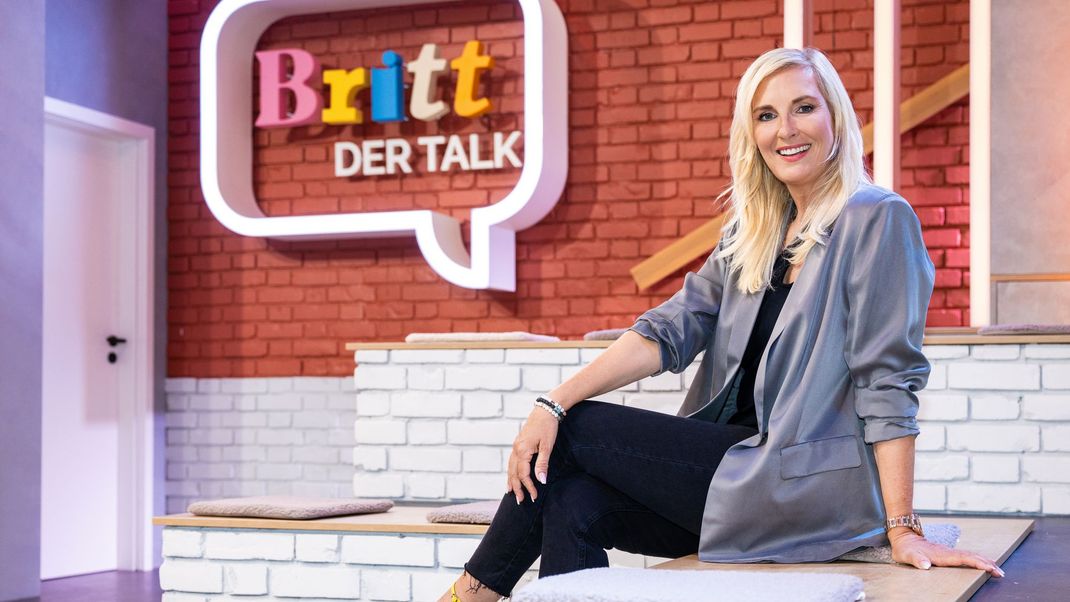 Moderatorin Britt Hagedorn im Studio von "Britt - Der Talk"