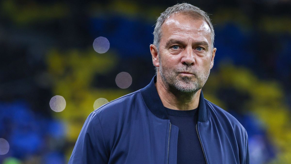Hansi Flick Head Coach of FC Barcelona, Barca looks on during UEFA Champions League 2024 25 Semi Final - 2nd leg football match between FC Internazionale and FC Barcelona at San Siro Stadium PUBLIC...