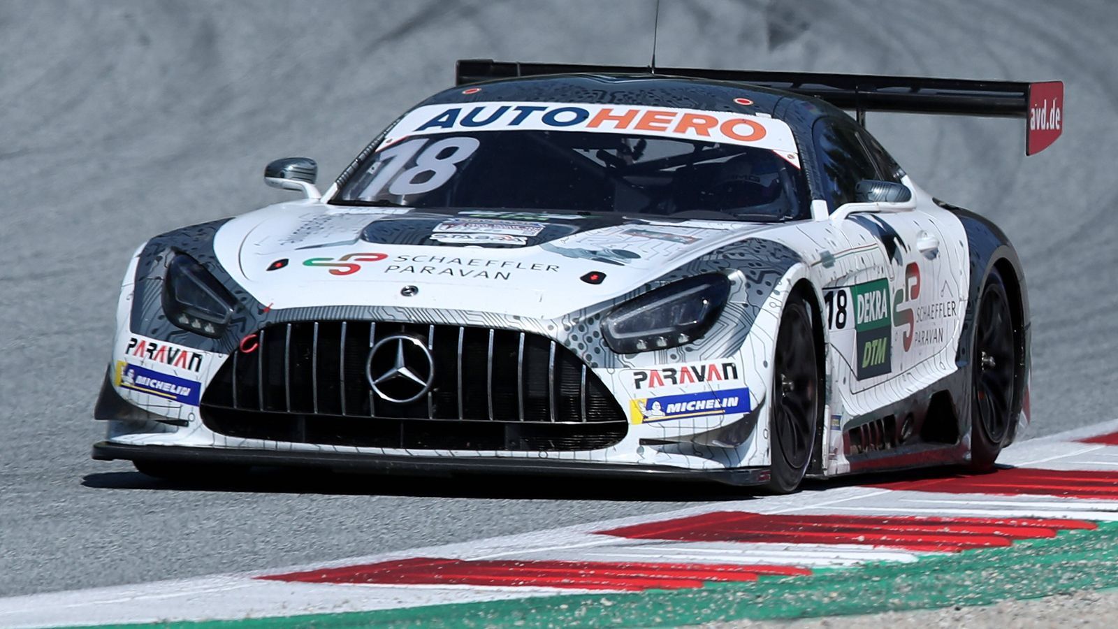 
                <strong>Mercedes-AMG Team Mücke Motorsport (Maximilian Buhk)</strong><br>
                &#x2022; Startnummer: 18 -<br>&#x2022; Auto: Mercedes-AMG GT3<br>
              