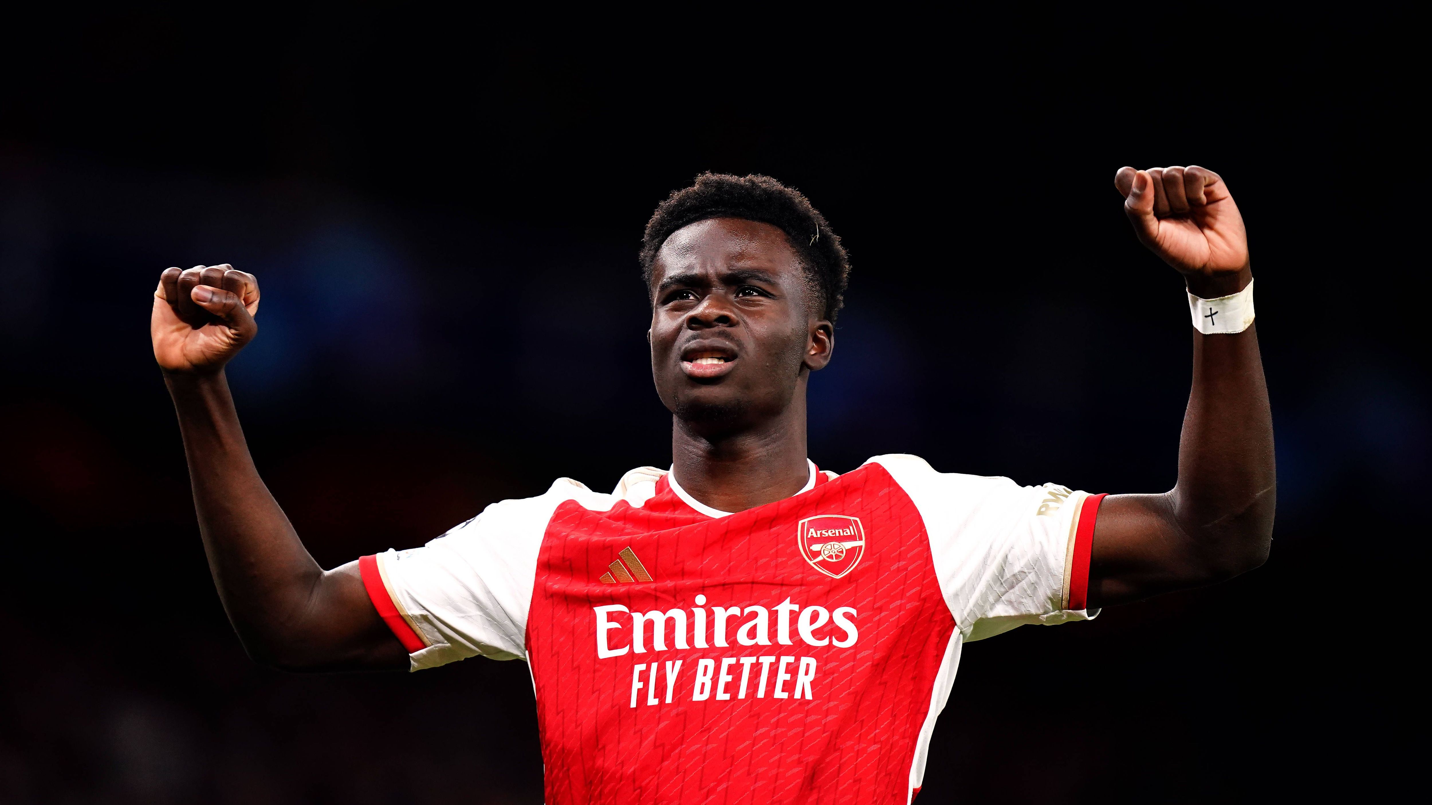 <strong>Bukayo Saka (FC Arsenal)</strong><br>In Halbzeit eins ständiger Unruheherd und persönlicher Albtraum von Davies. Trifft sehenswert zum 1:0 und zeigt auch danach unnachahmliche Dribblings. Durch die balanciertere Offensive im zweiten Durchgang nicht ganz so auffällig, aber wenn er am Ball ist, wird es gefährlich. Hat tief in der Nachspielzeit Pech, dass er nach einem vermeintlichen Foul von Neuer keinen Elfmeter bekommt.&nbsp;<strong><em>ran</em>-Note: 2</strong>