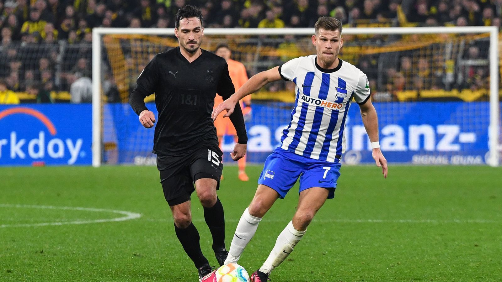 
                <strong>Mats Hummels</strong><br>
                Routinier Mats Hummels kehrt gegen den Hauptstadt-Klub in die BVB-Startelf zurück und fügt sich in der Defensive gut ein. Der frühere Weltmeister liefert einen soliden Auftritt. ran-Note: 3
              