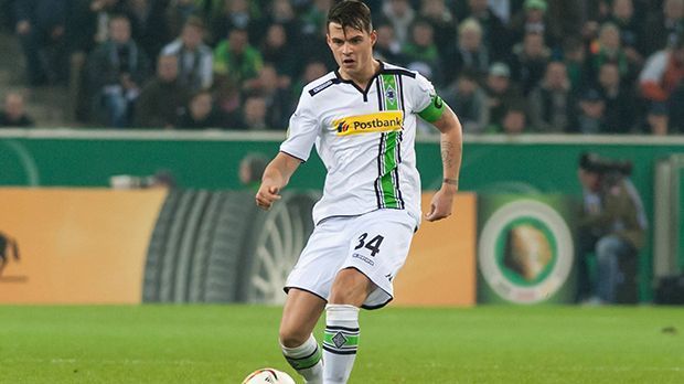 
                <strong>Platz 8: Granit Xhaka (Borussia Mönchengladbach)</strong><br>
                Platz 8: Granit Xhaka (Borussia Mönchengladbach). Der Mittelfeldstratege spielte bisher 1.280 Bälle erfolgreich zu einem Mitspieler. Eine ziemlich hohe Zahl angesichts der vielen verpassten Spiele des heißblütigen Schweizers. Fünf Spiele musste er wegen einer Gelb-Rot- oder Rotsperre zuschauen. Seine Passquote liegt bei vergleichsweise geringen 85 Prozent.
              