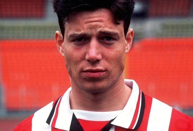 
                <strong>Raffael Tonello</strong><br>
                Tonello war der erste Italiener in der Bundesliga. Er wuchs in Deutschland auf und wechselte mit 16 Jahren zu Fortuna Düsseldorf. 1995 stieg Fortuna in die Bundesliga auf. 1996 musste der Italiener nach einer Meniskusoperation dem Profifußball den Rücken kehren. 
              