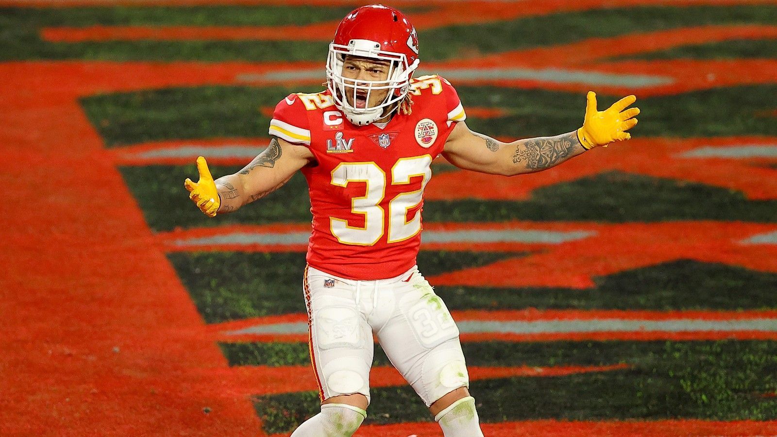 
                <strong>Chiefs kassieren Strafen ohne Ende</strong><br>
                In der ersten Hälfte wurden die Chiefs mit Flaggen überhäuft. Mit 95 Yards haben sie den Saisonrekord für die meisten Straf-Yards gegen ein Team in der ersten Spielhälfte aufgestellt. Ihre acht Strafen waren zudem die meisten während der ersten Halbzeit in der Super-Bowl-Geschichte.
              