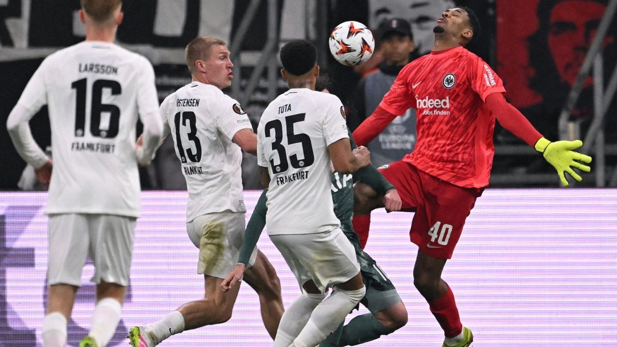 Santos (r.) hatte sich im April am Knie verletzt