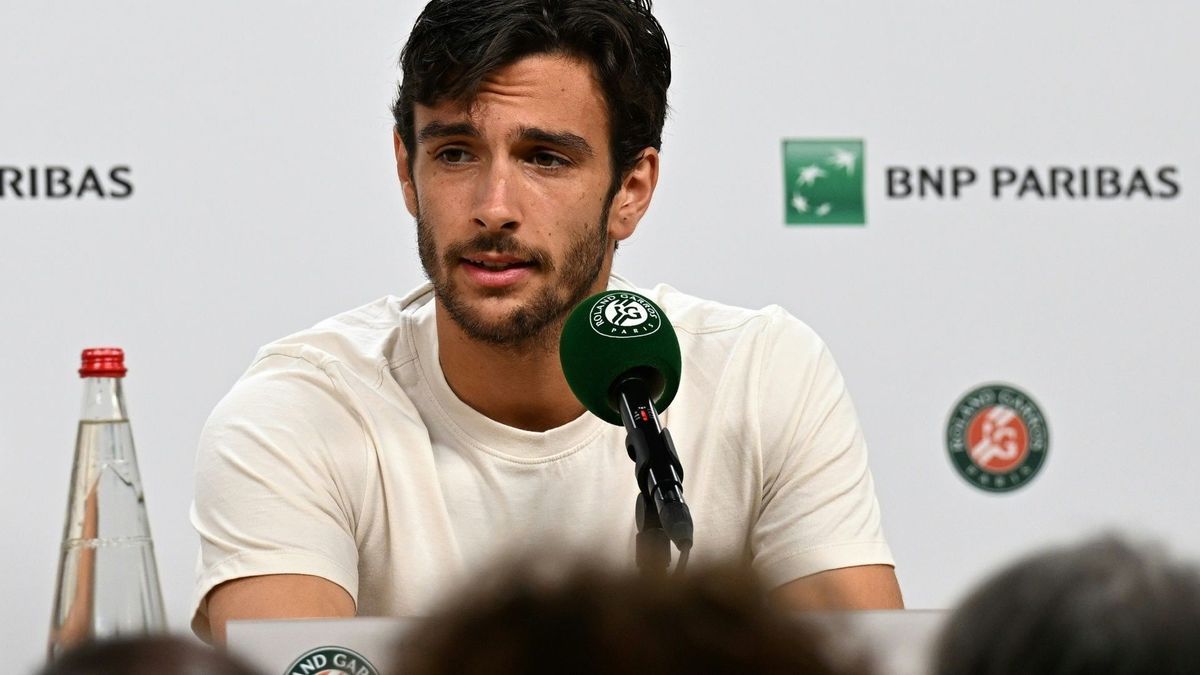 Lorenzo Musetti bei einer Pressekonferenz