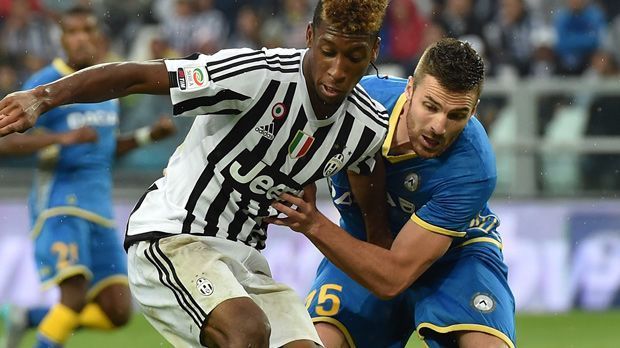 
                <strong>Kingsley Coman: Das ist Bayerns Neuzugang</strong><br>
                Die Vielseitigkeit ist eine der großen Stärken Comans. Der 19-Jährige kann im Mittelfeld auf beiden Außenbahnen spielen, kam bei Juve aber auch schon als "Hängende Spitze" oder Mittelstürmer zum Einsatz.
              