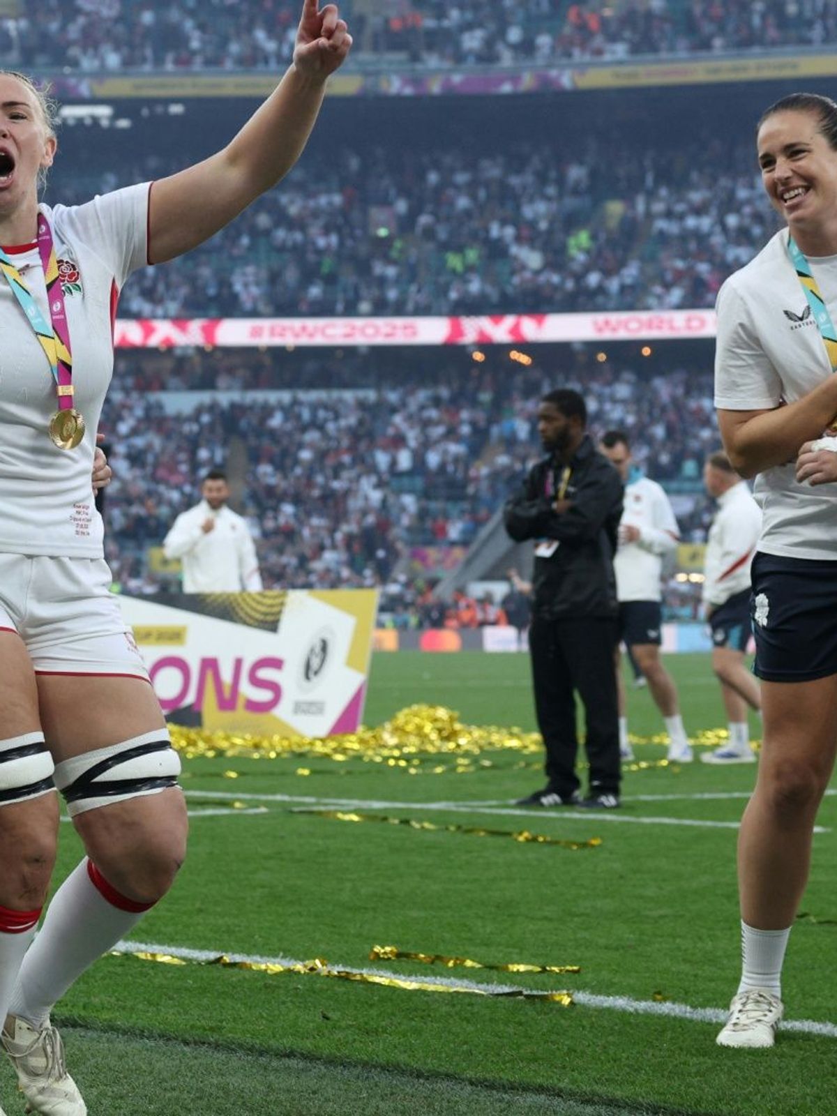 Englands Rugby-Spielerinnen feiern den Titel