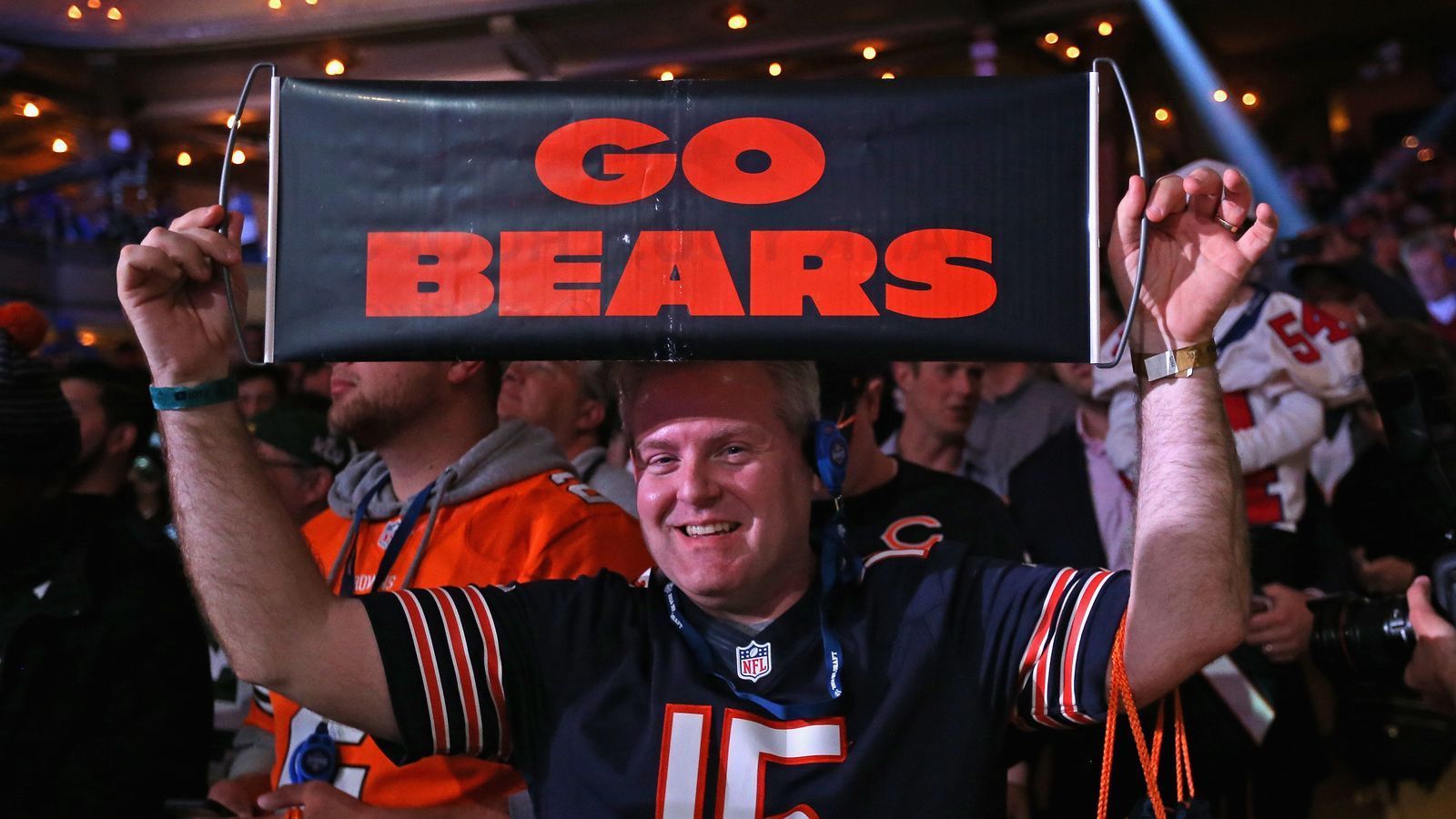 
                <strong>Chicago Bears</strong><br>
                &#x2022; 1. Runde (Pick 11: Justin Fields) - <br>&#x2022; 2. Runde (Pick 39: Teven Jenkins) - <br>&#x2022; 5. Runde (Pick 151: Larry Borom) - <br>&#x2022; 6. Runde (Pick 217: Khalil Herbert, Pick 221: Dazz Newsome, Pick 228: Thomas Graham Jr.) -<br>&#x2022; 7. Runde (Pick 250: Khyiris Tonga)<br>
              