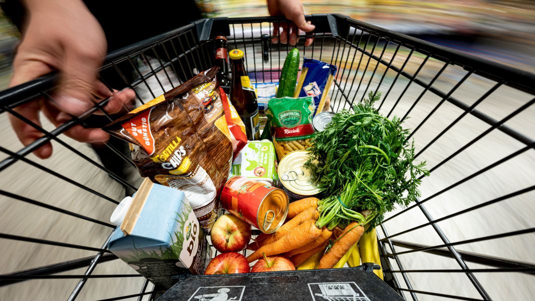 Die Preise von Supermarkt-Eigenmarken sind im vergangenen Jahr besonders stark angestiegen. 