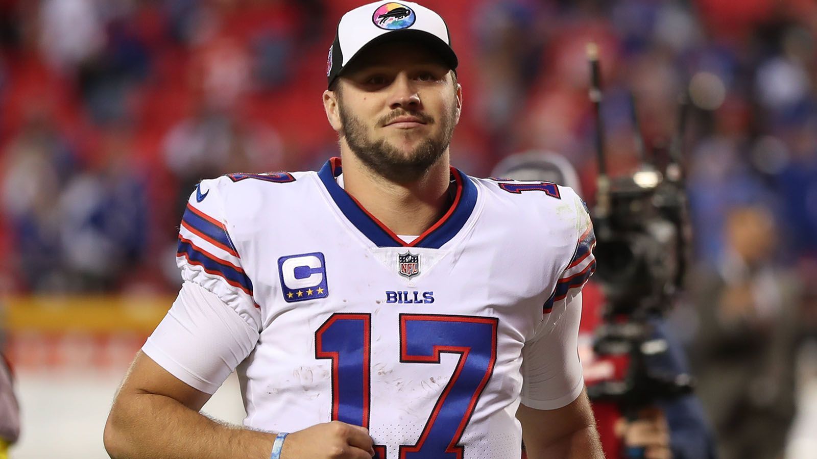 
                <strong>MVP: Josh Allen</strong><br>
                Schon vor Beginn der Saison gehörte Josh Allen zu den Favoriten auf die MVP-Auszeichnung. In den ersten Wochen der Spielzeit zementierte er seinen Anspruch. Mit den Buffalo Bills kann er nach sechs Spielen eine Bilanz von fünf Siegen und einer Niederlage aufweisen und befindet sich auf dem besten Wege in die Playoffs. Auch seine persönlichen Zahlen lesen sich famos. 17 Touchdowns, nur vier Interceptions, 1.980 Passing Yards, eine Passquote von 66,9 Prozent und ein Passer-Rating von 109,1. Zudem erlief er bereits zwei Touchdowns selbst. MVP, MVP, MVP!
              