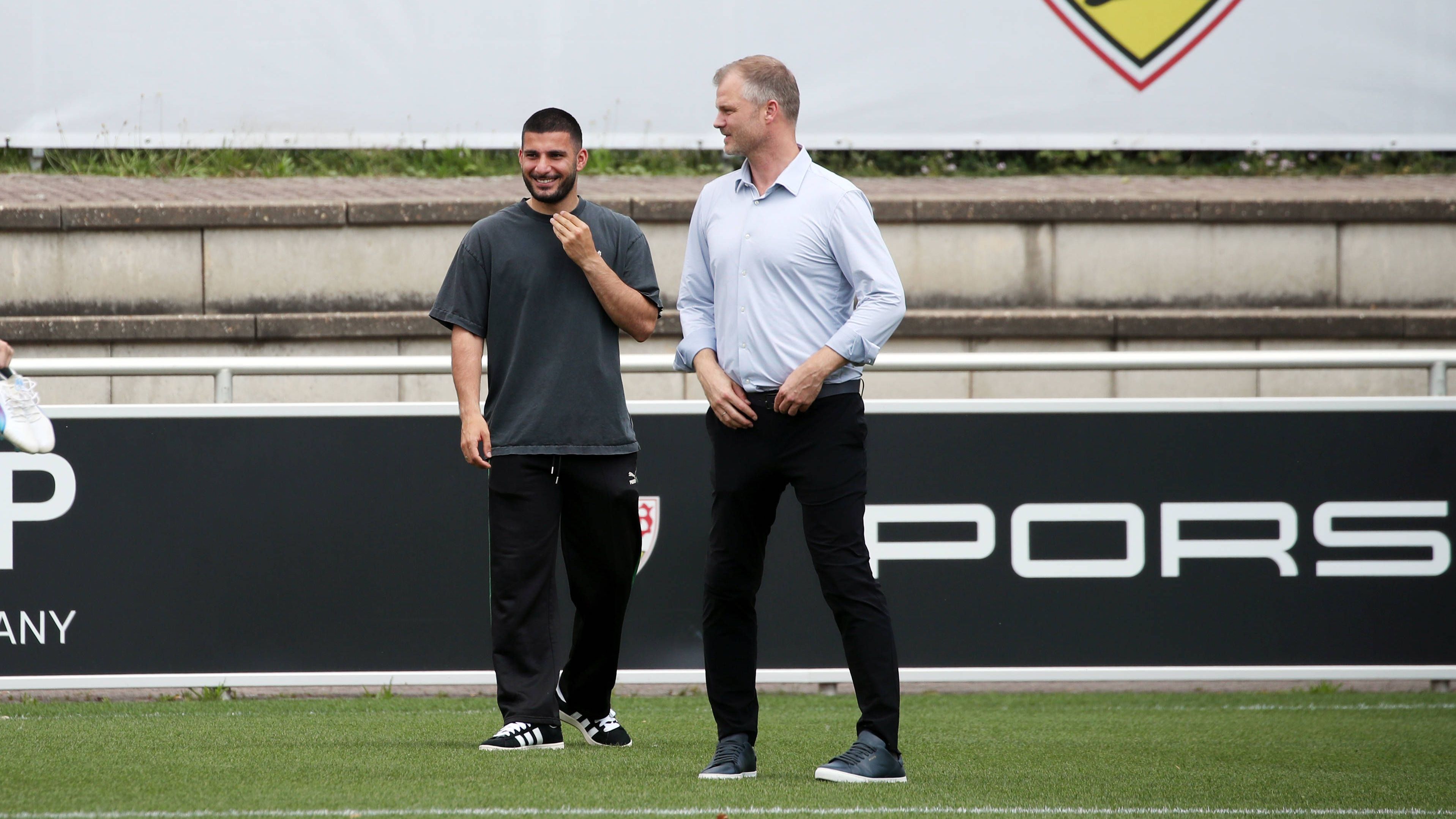 <strong>Die Rekordzugänge der Bundesligaklubs</strong><br>Der VfB Stuttgart hat schon wieder einen neuen Rekordtransfer! Gute zwei Wochen nach der 21-Mio.-Verpflichtung von Ermedin Demirovic gehen die Schwaben für Deniz Undav ans Limit. <strong><em>ran</em></strong> zeigt die teuersten Einkäufe aller 18 Bundesligavereine (Stand: 9. August / Quelle: transfermarkt.de)