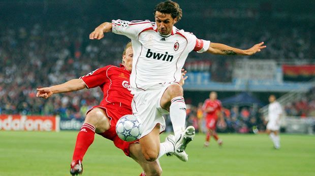 
                <strong>Schnellstes Tor in einem Champions-League-Finale: Paolo Maldini</strong><br>
                Schnellstes Tor in einem Champions-League-Finale - Paolo Maldini: Der frühere Kapitän des AC Milan eröffnete mit seinem Blitz-Tor in der ersten Minute gegen Liverpool das vielleicht denkwürdigste Endspiel der Königsklasse des bisherigen Jahrtausends im Jahr 2005. Nach 45 Minuten führten die Italiener in Istanbul schon mit 3:0, doch die Reds schlugen zurück und glichen innerhalb von sechs Minuten aus. Im Elfmeterschießen setzte sich Liverpool schlussendlich durch.
              