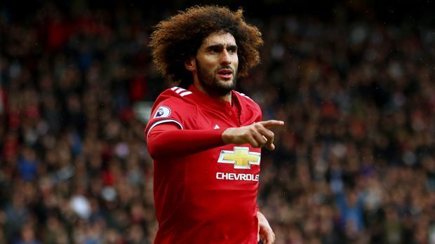 
                <strong>Marouane Fellaini (Manchester United)</strong><br>
                Besiktas Istanbul verstärkt sich im Winter offenbar richtig prominent. So soll sich der türkische Meister laut "Mirror" mit Manchester United auf einen Wechsel von Marouane Fellaini geeinigt haben. Die Ablöse für den 29-jährigen Belgier beträgt demnach neun Millionen Euro. Das Interesse am Mittelfeldspieler wurde von Besiktas-Vorstandsmitglied Metin Albayrak bereits vor einigen Tagen offiziell bestätigt. Der 1,94-Meter-Hüne Fellaini durfte in der laufenden Saison sieben Mal für die "Red Devils" in der Premier League ran, dabei gelangen ihm immerhin drei Treffer. Trotz dieser guten Bilanz dürften sich die Wege im Winter dennoch trennen.
              