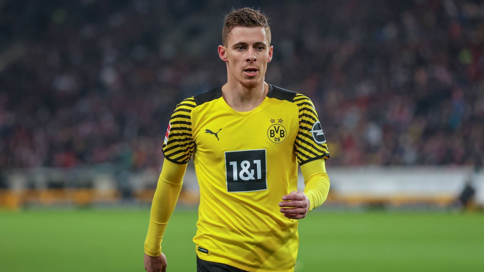 
                <strong>Platz 7 (geteilt): Thorgan Hazard (kam von Borussia Mönchengladbach)</strong><br>
                &#x2022; Saison: 2019/2020<br>&#x2022; Ablösesumme: 25,5 Millionen Euro<br>&#x2022; Spiele/Tore/Assists für den BVB: 101/17/21<br>&#x2022; Aktueller Verein: Borussia Dortmund<br>
              