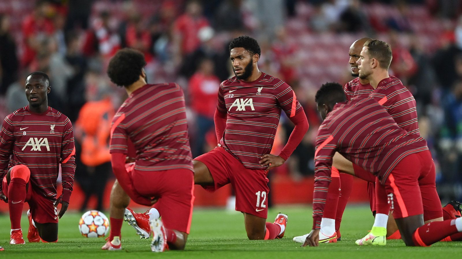 
                <strong>Daumenkino zu Liverpool-Milan</strong><br>
                LFC-Coach Jürgen Klopp setzt beim Königsklassen-Auftakt in der Innenverteidigung überraschend auf Joe Gomez, Virgil van Dijk bleibt zunächst auf der Bank. Die AC Mailand muss bei seiner Champions-League-Rückkehr ohne den verletzten Zlatan Ibrahimovic auskommen, den Achillessehnenprobleme plagen. 
              