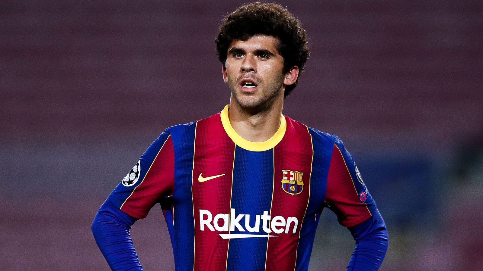 
                <strong>Carles Alena (22)</strong><br>
                Carles Alena soll ebenfalls verkauft werden. In der vergangenen Spielzeit wurde der zentrale Mittelfeldspieler noch an Betis Sevilla verliehen, um Spielpraxis zu sammeln. Bei Barca konnte er sich nach der Leihe nicht durchsetzen, kommt in der laufenden Saison bei "Blaugrana" nur auf eine Einwechslung. Der Spanier steht in Barcelona noch bis 2022 unter Vertrag.
              