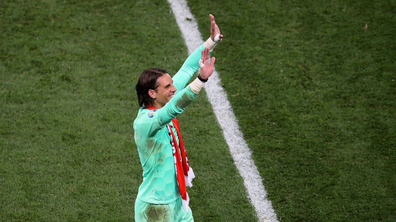 
                <strong>Yann Sommer (Tor)</strong><br>
                Ein ähnlicher Glanzpunkt muss Sommer wohl auch gegen die Spanier bieten, will die Schweiz eine Chance auf den sensationellen Einzug ins Halbfinale haben. Doch der Schweizer Nationalkeeper zählt zu den besten Torhütern der Bundesliga und hat jetzt sogar seine Elfmeterqualitäten nachgewiesen. Geht das Schweizer EM-Märchen also weiter?
              