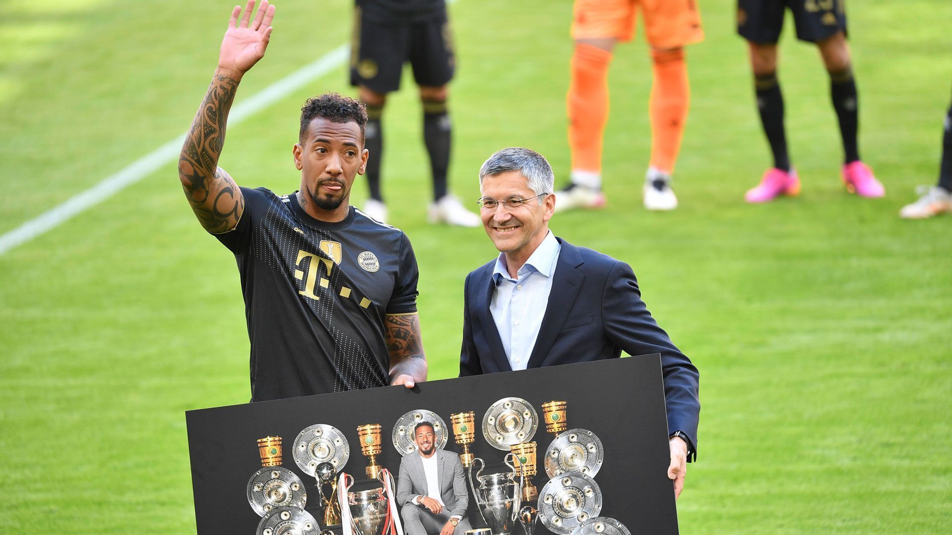 
                <strong>Jerome Boateng</strong><br>
                Wechsel zur Saison: 2021/22 -Pflichtspiele für den FC Bayern: 363 -Pflichtspieltore für den FC Bayern: 10 -Aufnehmender Verein: Olympique Lyon
              