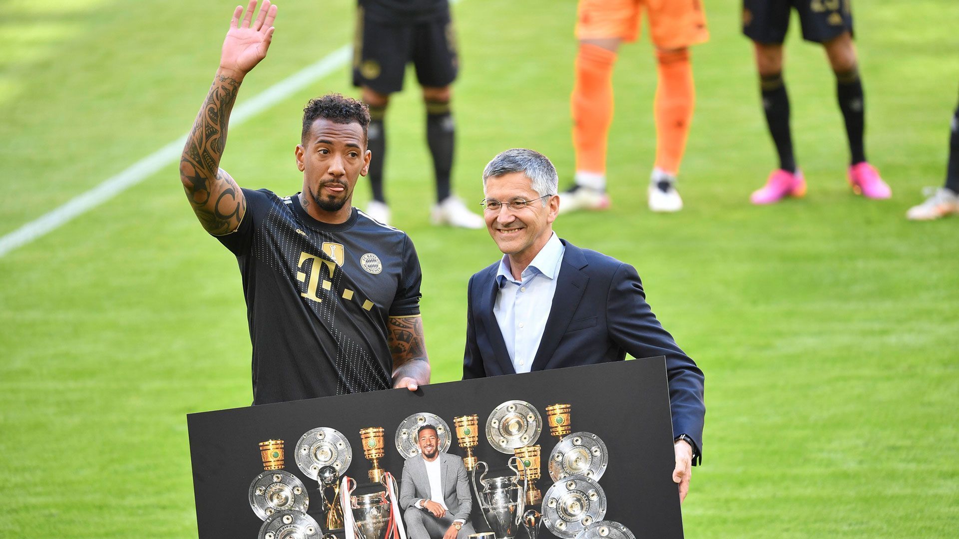 
                <strong>Jerome Boateng</strong><br>
                Wechsel zur Saison: 2021/22 -Pflichtspiele für den FC Bayern: 363 -Pflichtspieltore für den FC Bayern: 10 -Aufnehmender Verein: Olympique Lyon
              