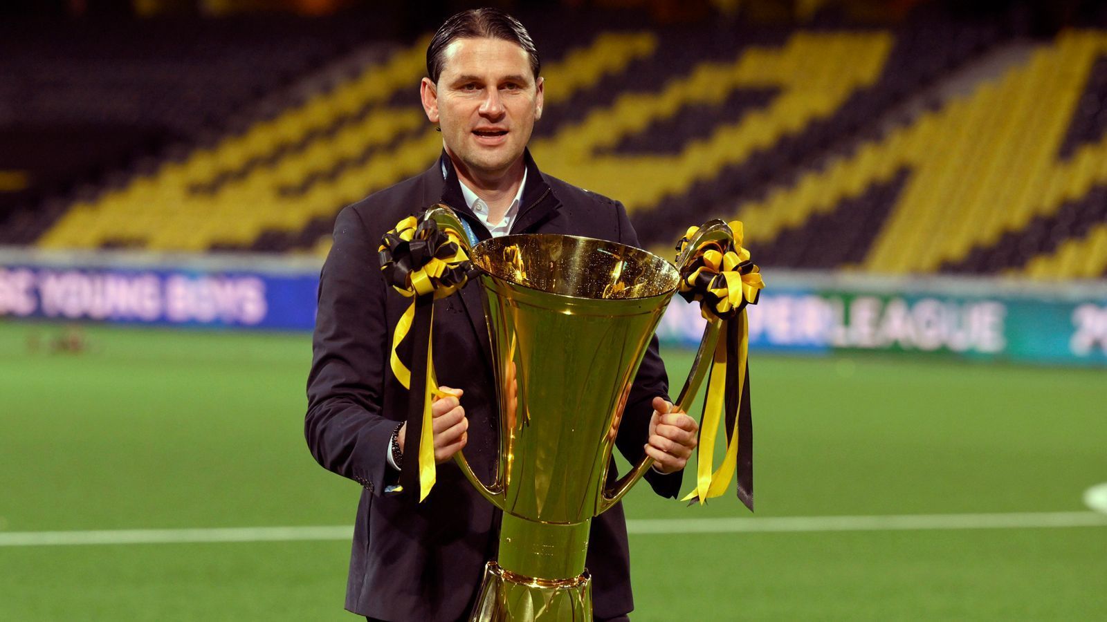 
                <strong>Gerardo Seoane (Young Boys Bern)</strong><br>
                Nach drei Titeln mit den Young Boys Bern geht Coach Gerardo Seoane bei den Schweizern von Bord. Der 42-Jährige hat sich, wie Vorgänger Adi Hütter, mit seiner erfolgreichen Arbeit in Bern für einen Job in der Bundesliga empfohlen und wechselt Anfang Juli von den Young Boys zu Bayer Leverkusen. Seoane unterschrieb bei der Werkself einen Vertrag bis 2024 und soll laut übereinstimmenden Medienberichten ungefähr zwei Millionen Euro Ablöse gekostet haben. 
              