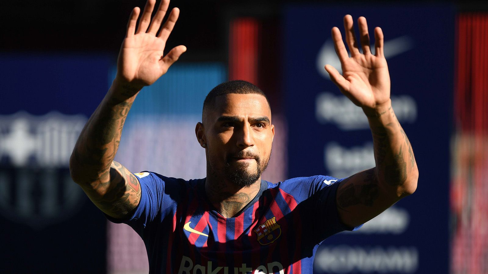 
                <strong>Bundesliga, Premier League, Serie A und Primera Divisíon: Boatengs verrückte Transfer-Historie</strong><br>
                Es ist in diesem Winter die größte Überraschung. Kevin-Prince Boateng unterschreibt mit 31 Jahren beim FC Barcelona. Seine Transfer-Historie ist lang, insgesamt stand er für elf große und auch kleine Vereine auf dem Feld. ran zeigt seinen Karriereweg.
              