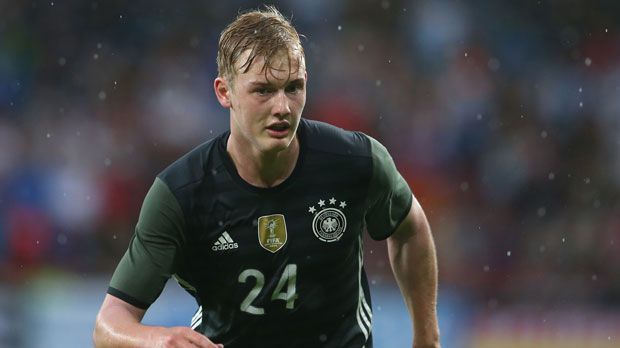 
                <strong>Julian Brandt (EM 2016)</strong><br>
                Julian Brandt (EM 2016): Der Youngster von Bayer Leverkusen zeigte laut Löw zu wenig Durchsetzungsvermögen in den Trainingseinheiten sowie im Test gegen die Slowakei.
              