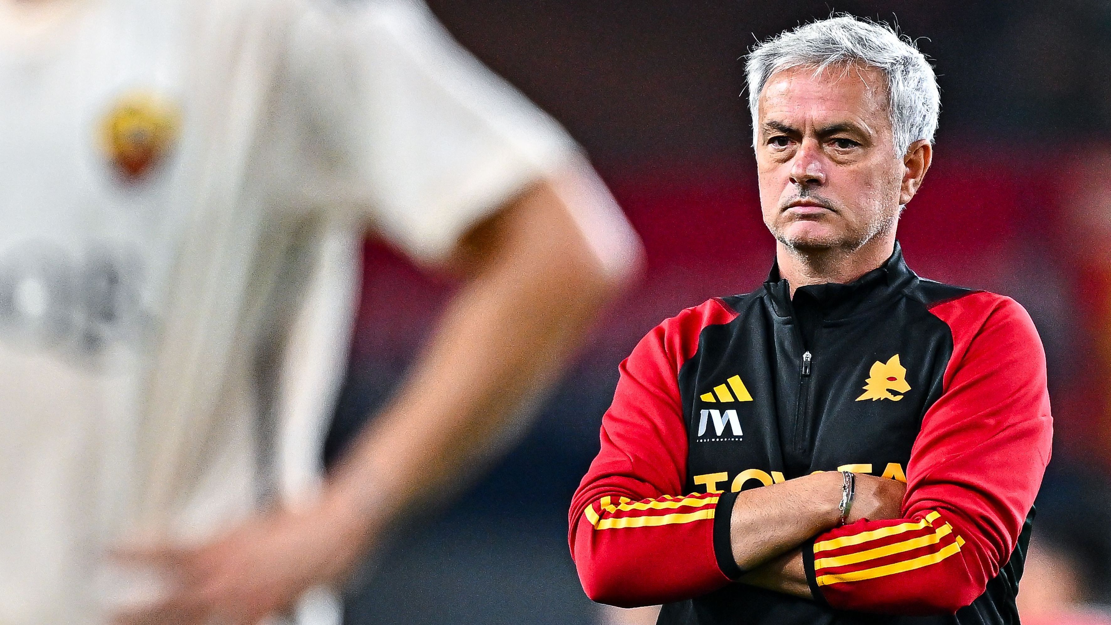 <strong>Gerücht: Jose Mourinho (AS Rom)<br></strong>Roma-Trainer Jose Mourinho hat im Gespräch mit dem ägyptischen TV-Sender "MBC" offenbart, dass er sich in der Zukunft in Saudi-Arabien sieht. "Ich bin überzeugt, dass ich dort arbeiten werde. Ich weiß nicht wann, aber ich bin mir ziemlich sicher. Niemand kennt die Zukunft, aber ich bin sicher, dass ich das tun werde", erklärte der Portugiese.&nbsp;