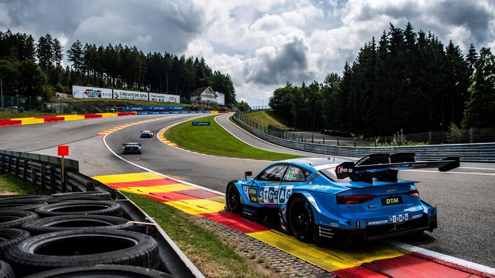 
                <strong>5. DTM knackt 300-er Schallmauer</strong><br>
                Die DTM hat die Schallmauer von 300 Kilometern pro Stunde durchbrochen. Philipp Eng, Jonathan Aberdein und Fabio Scherer (Bild) erzielten auf der Strecke in Spa einen Wert von 302 km/h und sind damit Rekordhalter in der Tourenwagen-Serie. 
              